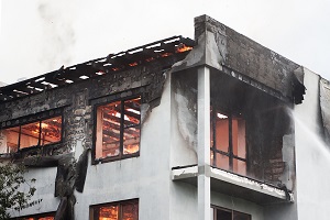 сгоревшая квартира в доме